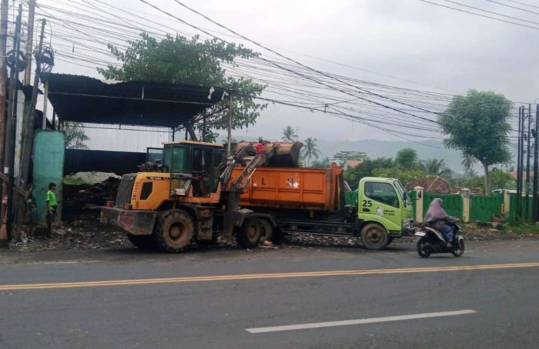 langsung-dibersihkan,-dlh-banyuwangi-jelaskan-penyebab-menumpuknya-sampah-di-tpss-ketapang
