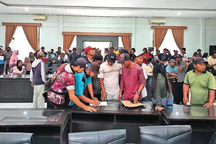 nelayan-muncar-banyuwangi-desak-nelayan-pendatang-dipulangkan,-selat-bali-disebut-sudah-overfishing