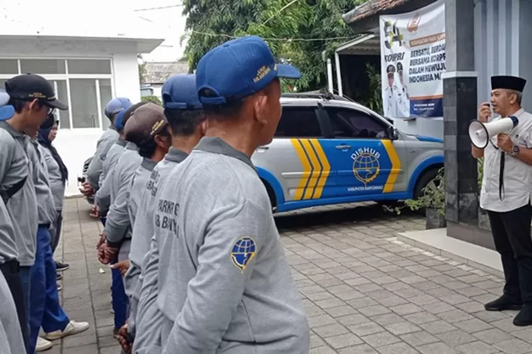 dishub-banyuwangi-minta-jukir-ikut-atur-lalu-lintas-dan-waspada-curanmor-di-pusat-keramaian