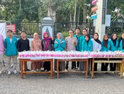 Sebagai Bentuk Rasa Syukur Kepada Sang Pencipta, KSPM dan BEM Fakultas Ekonomi Universitas Bakti Indonesia Kolaborasi Berbagi Takjil