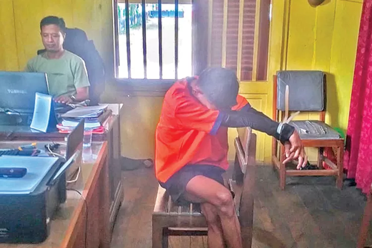 bos-salat-tarawih,-karyawan-di-banyuwangi-gasak-3-hp-mahal-dari-rumah-majikan,-ditangkap-di-kos-genteng