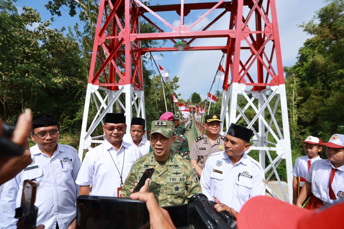 jembatan-perintis-garuda-di-siliragung-banyuwangi-diresmikan,-akses-warga-kini-lebih-mudah.