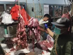 Pastikan Daging Aman, Pemkab Banyuwangi Sidak Daging di Pasar
