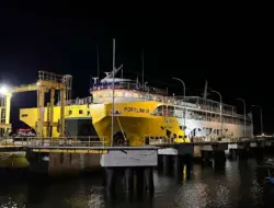 KMP Port Link VII Terbakar saat Proses Muat di Pelabuhan Ketapang, Banyuwangi