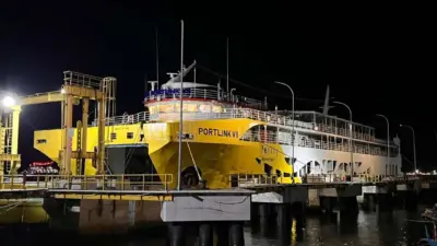 kmp-port-link-vii-terbakar-saat-proses-muat-di-pelabuhan-ketapang,-banyuwangi