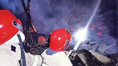 kandang-kambing-terbakar-di-kalipuro-banyuwangi,-6-ekor-mati-hangus-diduga-akibat-pembakaran-sampah