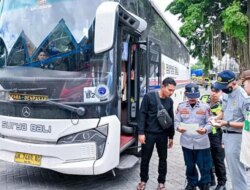 Ramp Check Bus Mudik di Terminal Sritanjung Banyuwangi, Satu Bus AKAP Ditilang karena Kaca Depan Pecah