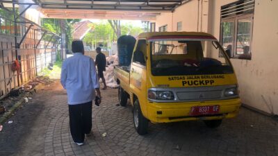 kades-bajulmati-jemput-aspal-ke-dinas-pu,-jalan-mangaran-segera-ditambal