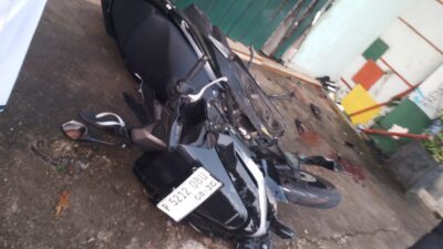 diduga-mengantuk,-motor-pcx-oleng-dan-tabrak-toko-di-simpang-kaotan-blimbingsari.