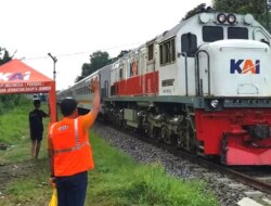 Jelang Lebaran 2026, KAI Siagakan Puluhan Petugas di Perlintasan Kereta Tanpa Palang Pintu di Banyuwangi