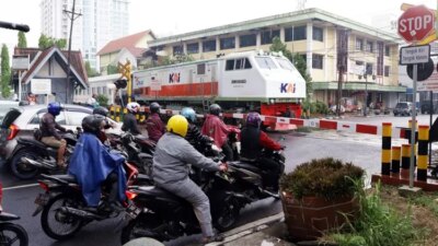 kai-tutup-45-perlintasan-sebidang-awal-2026,-warga-diminta-lebih-waspada-–-radar-banyuwangi