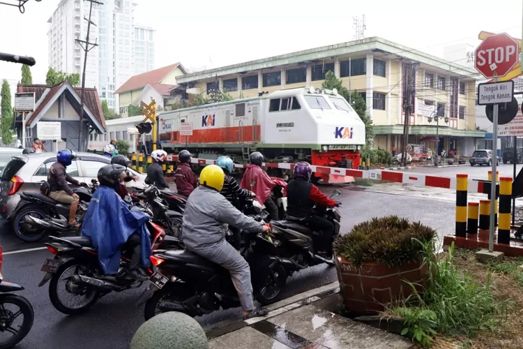kai-tutup-45-perlintasan-sebidang-awal-2026,-warga-diminta-lebih-waspada-–-radar-banyuwangi
