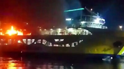 kebakaran-kmp-portlink-vii-di-pelabuhan-ketapang-banyuwangi,-api-diduga-korsleting-listrik-dari-ruang-pengemudi.