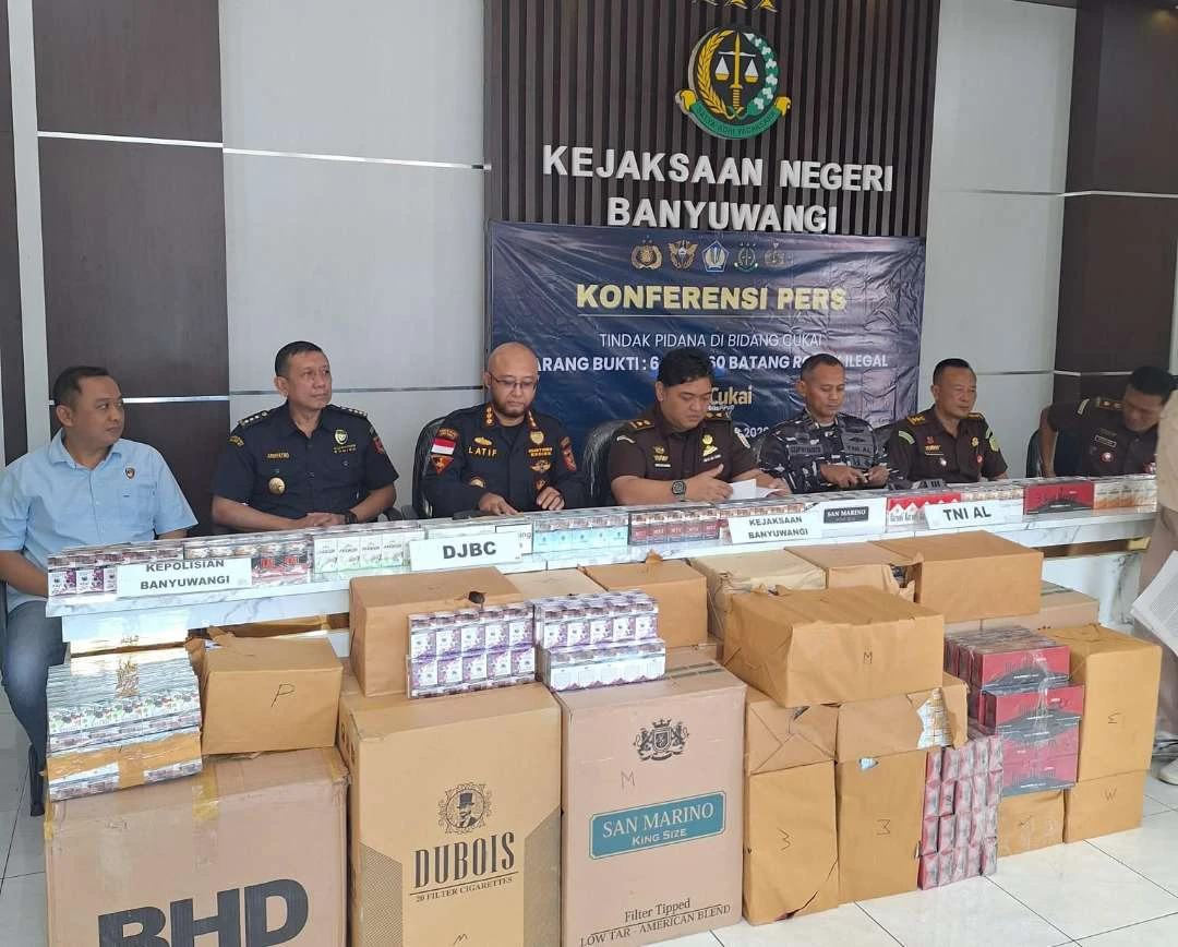 tangkap-4-tersangka,-bea-cukai-banyuwangi-amankan-6,5-juta-rokok-ilegal-senilai-rp10-m