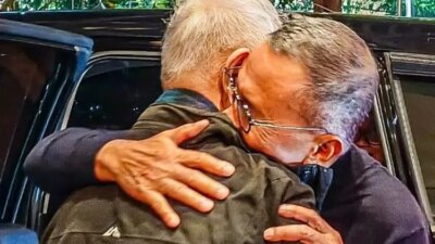 pelukan-goenawan-dahlan,-setelah-10-tahun-tak-berjumpa