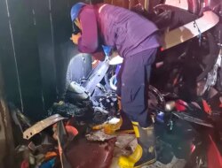 Kena Percikan Petasan, Kios Loak Motor di Banyuwangi Terbakar, Satu Motor Hangus dan Kerugian Capai Rp9 Juta