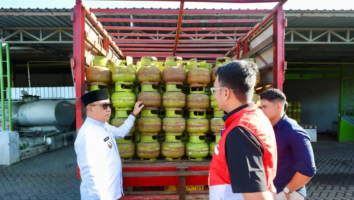 antisipasi-lonjakan-kebutuhan-lebaran,-wabup-banyuwangi-sidak-stok-lpg-subsidi.