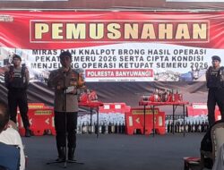 Ribuan Liter Miras dan Ratusan Barang Bukti Dimusnahkan dalam Operasi Pekat Semeru 2026 di Banyuwangi.