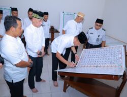 Resmikan Al-Qur’an Raksasa, Kakanwil Ditjen Pas Jatim Sebut Lapas Banyuwangi Sukses Kembangkan Pembinaan Kreatif.
