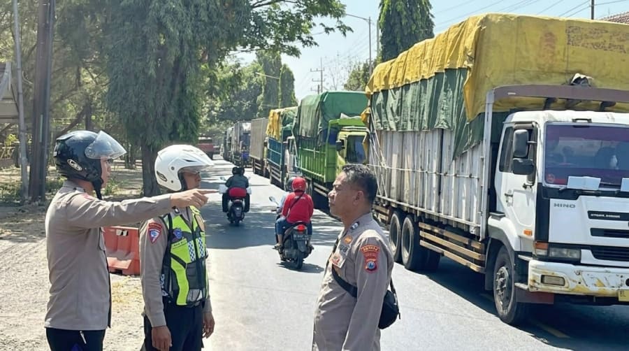 Kemacetan 2 Kilometer Terjadi di Jalur Banyuwangi-Situbondo Akibat Antrean Truk Menuju Pelabuhan Tanjung Wangi