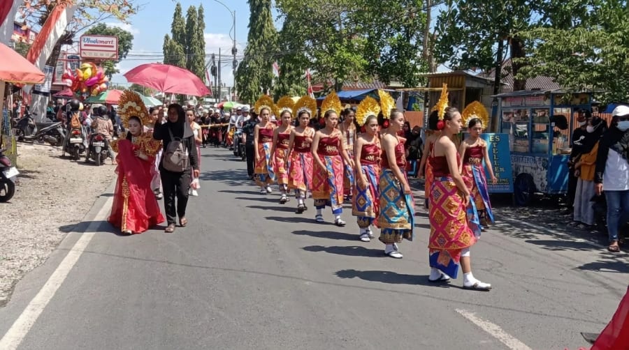 SD Meriahkan Genteng dengan Karnaval Budaya Nusantara untuk Angkat Keberagaman