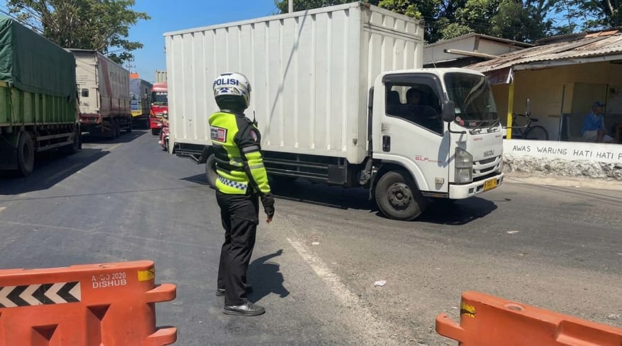 Polisi Siaga 24 Jam Atur Arus Lalu Lintas di Jalur Ketapang-Banyuwangi