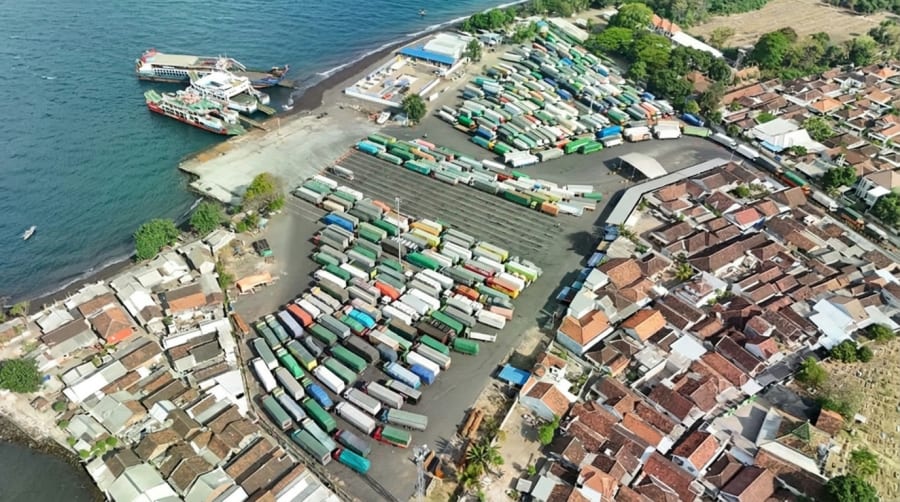Antrean Kendaraan Menuju Pelabuhan Ketapang Capai 12 Kilometer, Tiga Kapal Bantuan Dikerahkan