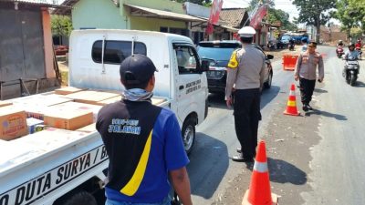 Aktivitas Bongkar Muat Sayur Picu Kepadatan Arus Lalu Lintas di Jalan Gajah Mada Genteng