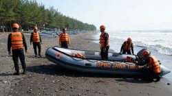 Pencarian Korban Kapal Terbalik di Pantai Pandanwangi Masih Berlanjut