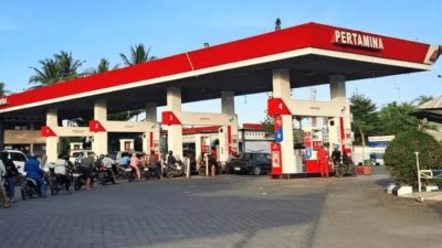 Krisis BBM di Jatim: Antrean Panjang Warga Demi Dapatkan Pertalite